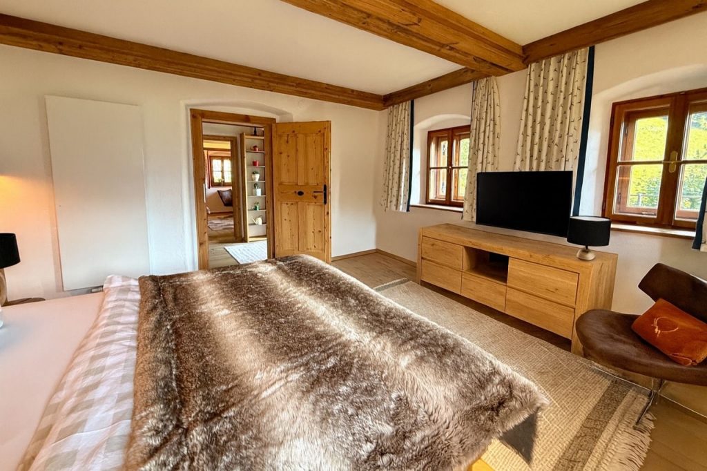 54d07acc-97ac-4c4f-a32f-e3491364e6ae Large