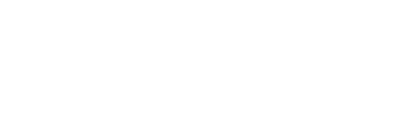 Weißes BelleStay-Logo mit rundem B-Symbol und dem Schriftzug Design holiday properties auf grünem Hintergrund im eleganten Serifenstil.